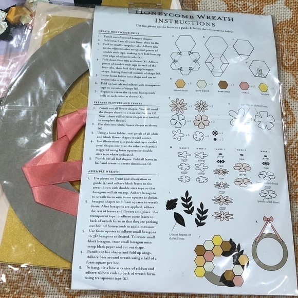 NWT Honeycomb Spring Party Decorations Bundle - Picture 8 of 8